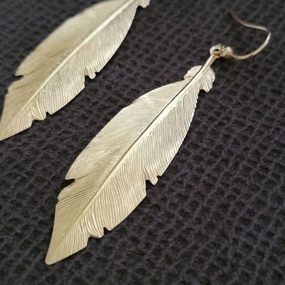 Mia Fiore Textured Gold💛 Feather🪶 Earrings - Picture 8 of 16